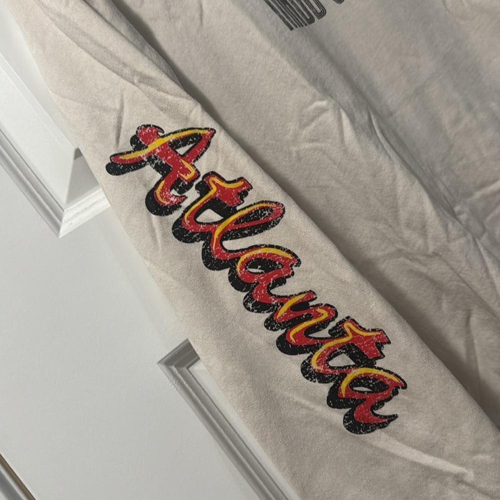 Urban Outfitters Atlanta Graphic Sweatshirt Cream NWT S/M - Picture 4 of 5